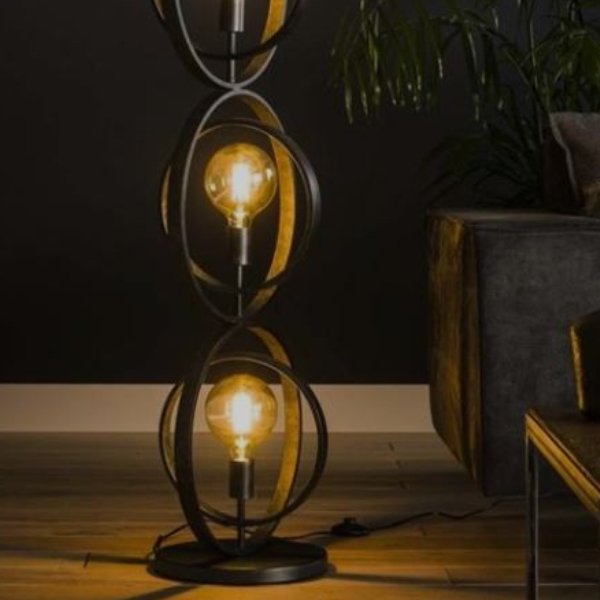 staande-lamp-more.webp